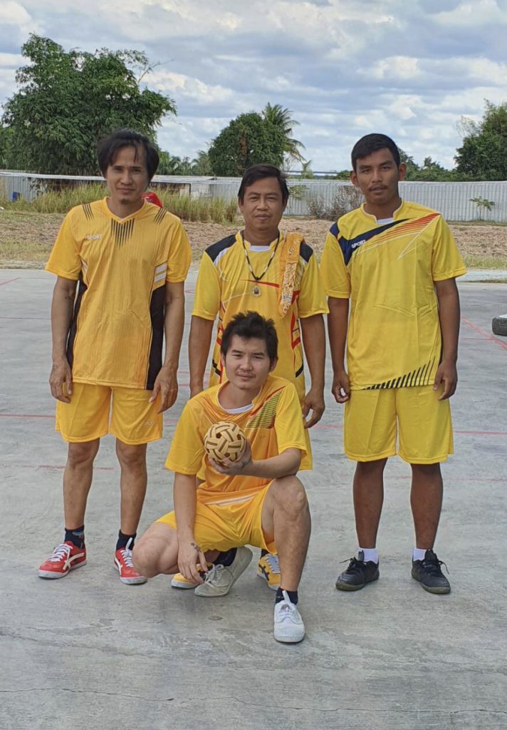 ตะกร้อ เหลือง 712x1024